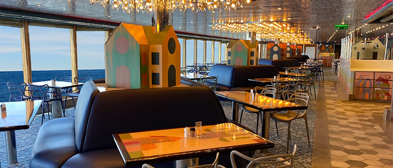 Lido Marketplace is a casual self-service buffet eatery offers full breakfast, lunch and dinner buffets